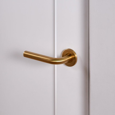 In het najaar is het heerlijk om het binnen extra warm en stijlvol te maken! 🍂 Met de gouden en bronzen deurklinken van @intersteel_nl creëer je een knusse winterlook 🤗 Combineer je nieuwe deurbeslag met zachte stoffen en warme kleuren en jouw winterinterieur is compleet! #rvsland #intersteel #deurkruk #interieurinspiratie #deurbeslag #goudaccent #bronsaccent #interieurstyling #winterinterieur #warmeinwonen In het najaar is het heerlijk om het binnen extra warm en stijlvol te maken! 🍂 Met de gouden en bronzen deurklinken van @intersteel_nl creëer je een knusse winterlook 🤗 Combineer je nieuwe deurbeslag met zachte stoffen en warme kleuren en jouw winterinterieur is compleet! #rvsland #intersteel #deurkruk #interieurinspiratie #deurbeslag #goudaccent #bronsaccent #interieurstyling #winterinterieur #warmeinwonen