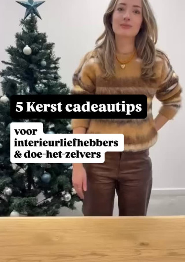 Ben jij nog op zoek naar een leuk en origineel Kerstcadeau? 🎄 In deze video deelt Sharon verrassende cadeautips die perfect passen bij een modern interieur of een stoer detail in huis 🤶 Laat je inspireren door Sharon Lenferink, productspecialist bij RVS Land. #rvsland #cadeautip #kerstcadeau #kerstcadeautjes #kerstcadeaus