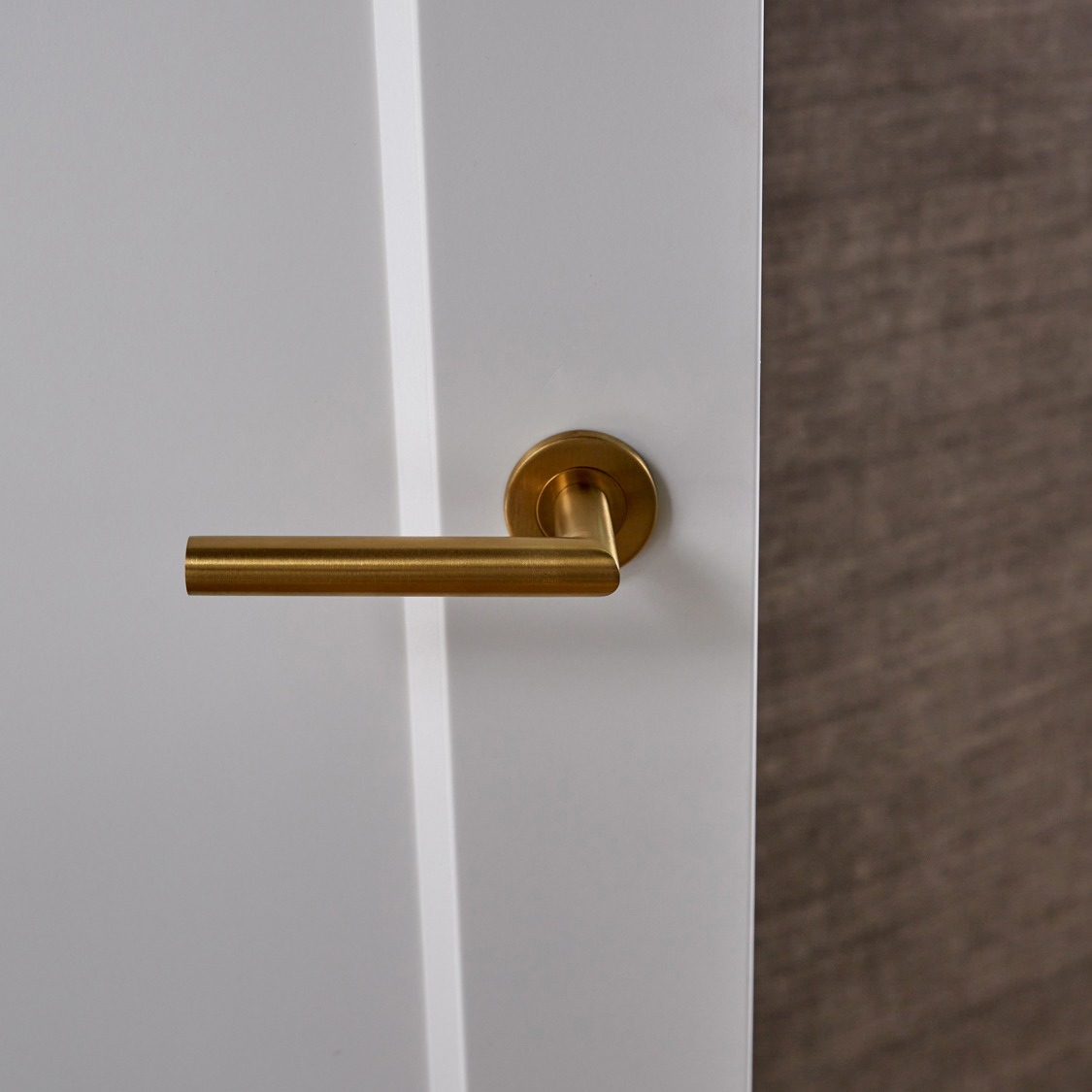 Intersteel Deurkruk Q 01 op rozet PVD messing mat