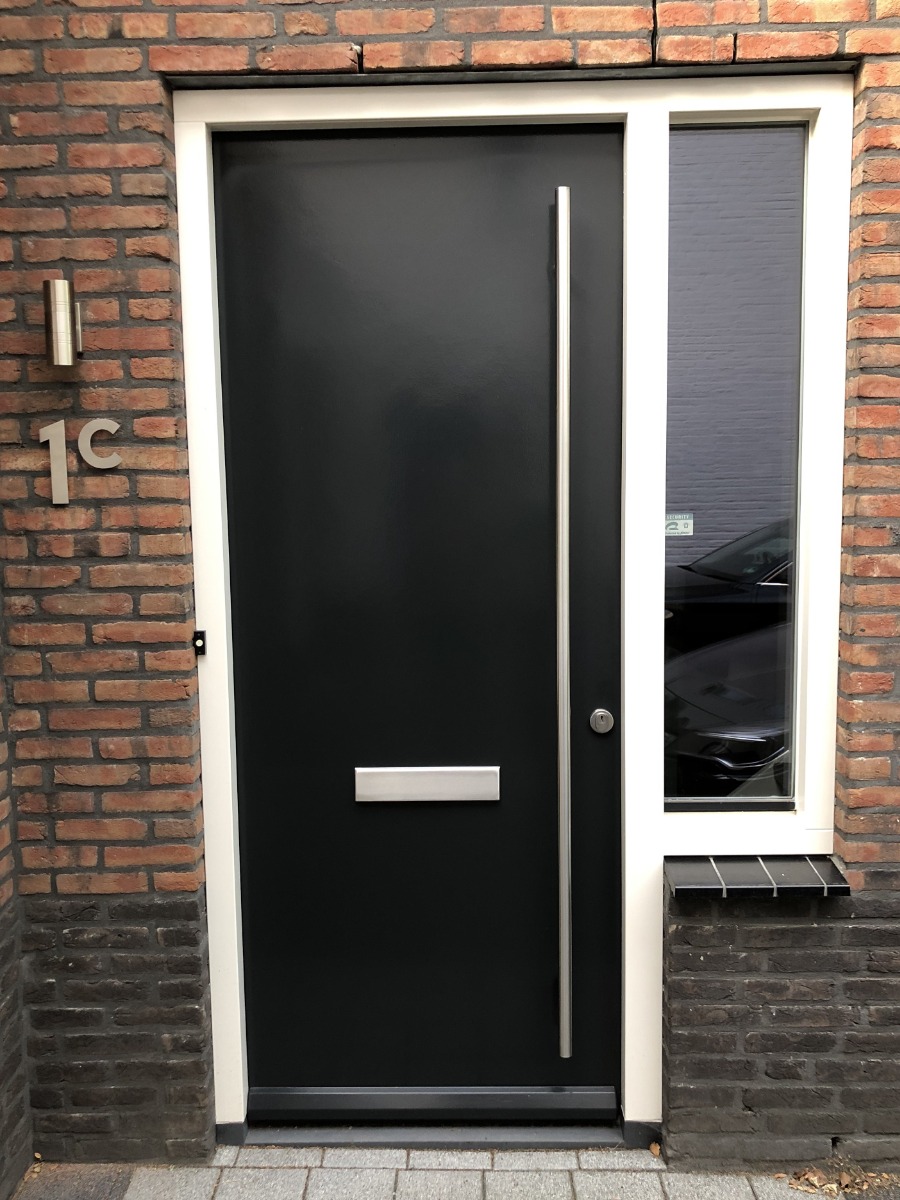 Voordeur na renovatie